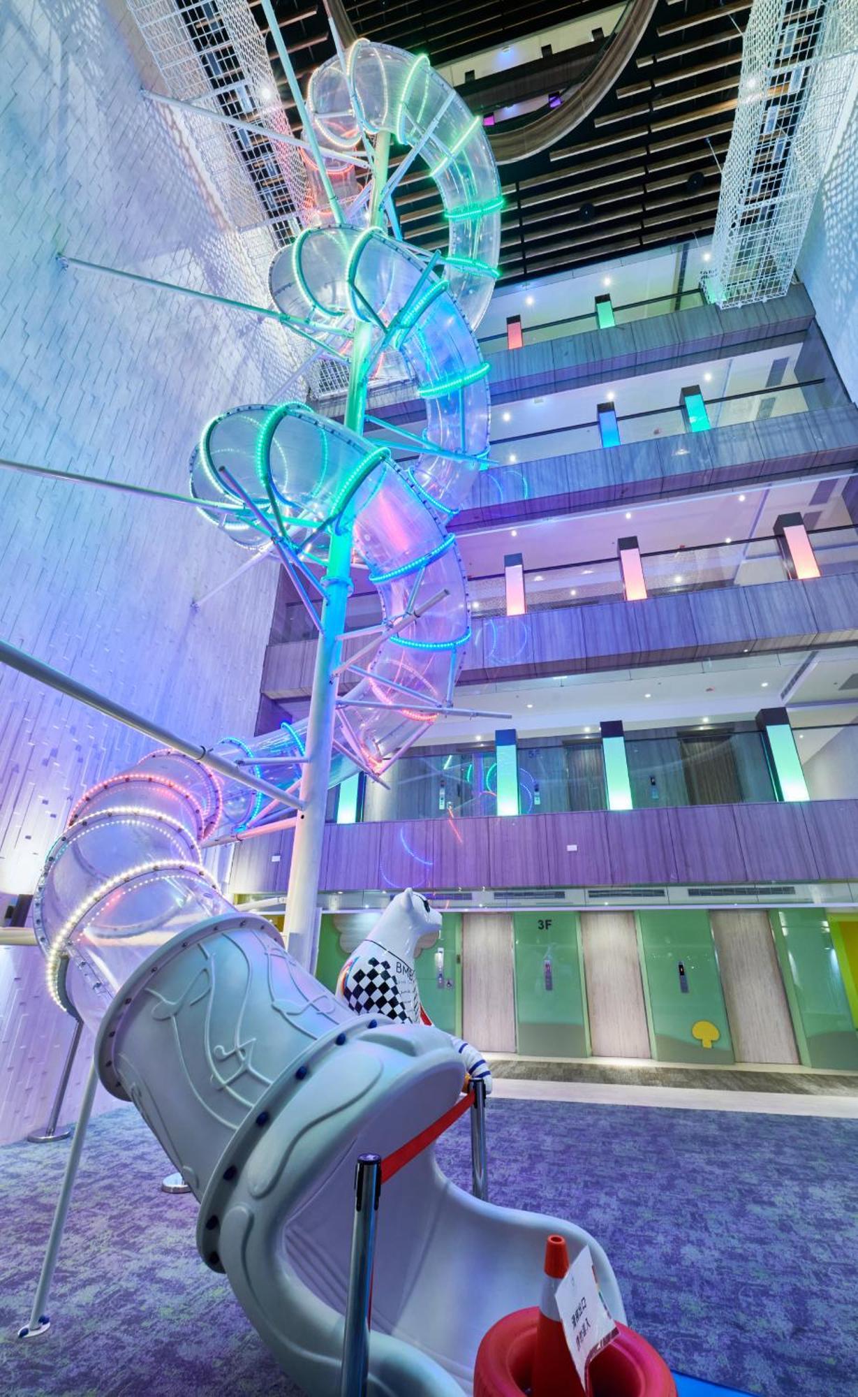 垦丁怡湾渡假酒店 Heng-ch'un 外观 照片 The atrium at the new Royal Victoria Hospital