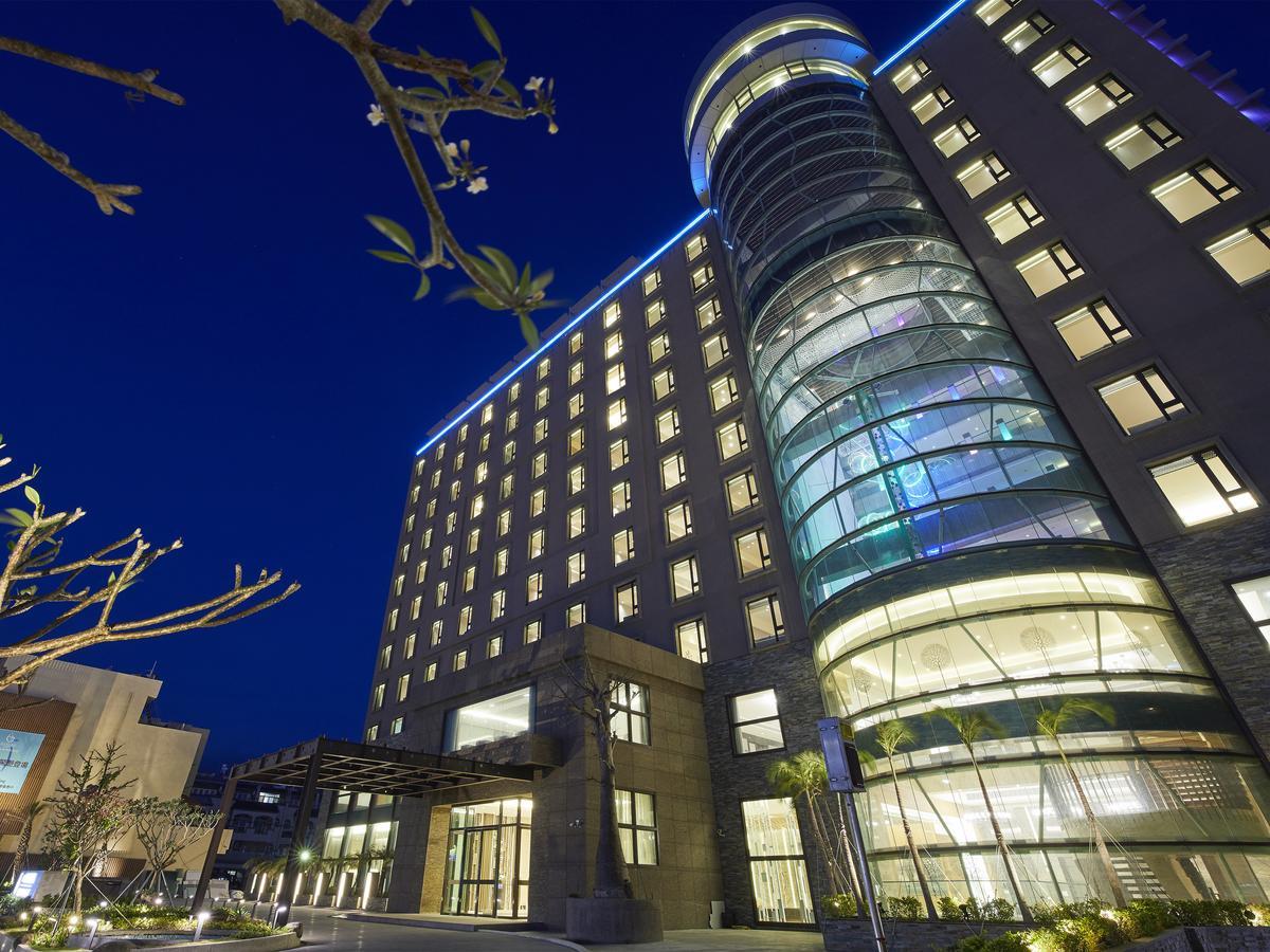 垦丁怡湾渡假酒店 Heng-ch'un 外观 照片 The hotel at night